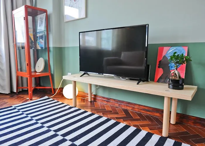 Neegroni Balcony In - By Misha's Place 1a