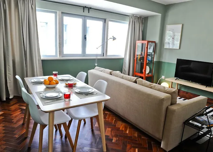 Neegroni Balcony In - By Misha's Place 1a