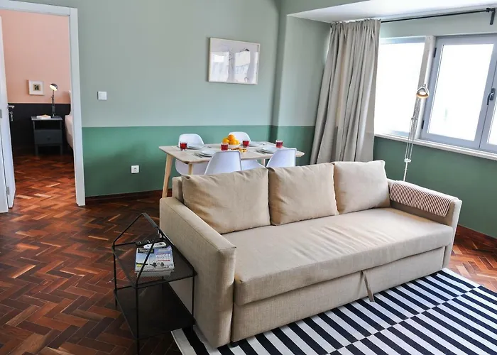 Neegroni Balcony In - By Misha's Place 1a * Lisboa