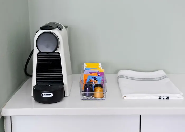 Neegroni Balcony In - By Misha's Place 1a